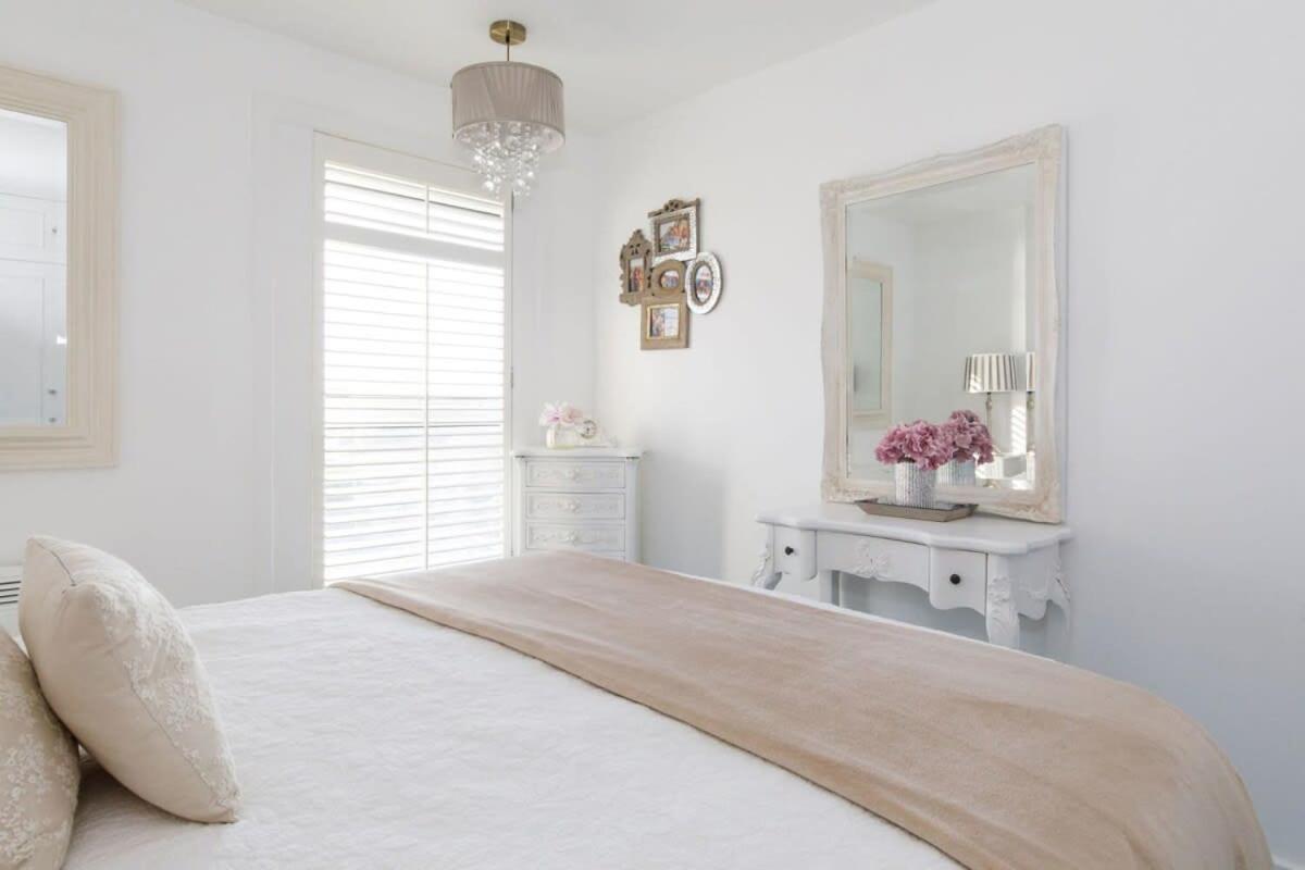 Apartamento Two Bed Seafront Escape In East Wittering Exterior foto