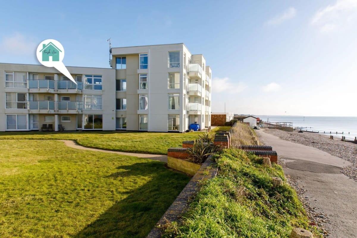 Apartamento Two Bed Seafront Escape In East Wittering Exterior foto